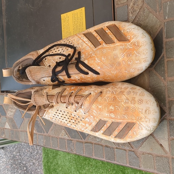 Cleats - Picture 1 of 3